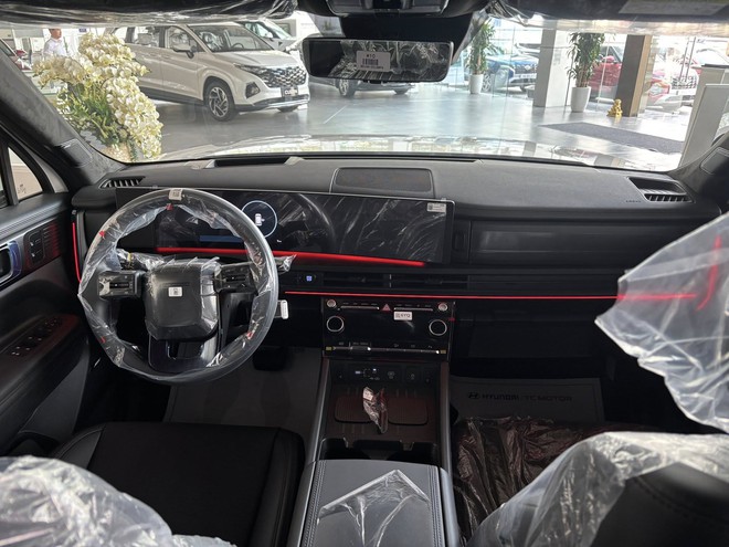 Hyundai Santa Fe giảm giá gần 200 triệu đồng tại đại lý: Bản tầm trung ngang giá CR-V tiêu chuẩn, rẻ hơn xe cũ trên thị trường- Ảnh 4. Hyundai Santa Fe giảm giá gần 200 triệu đồng tại đại lý: Bản tầm trung ngang giá CR-V tiêu chuẩn, rẻ hơn xe cũ trên thị trường- Ảnh 4.