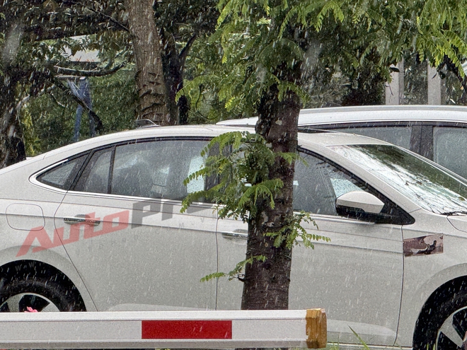 Lộ nội thất 2 bản Skoda Slavia tại Việt Nam: Bản cao có màn lớn, bản thấp toàn 'chỉnh cơm', có số sàn, giá có thể dưới 500 triệu đồng- Ảnh 11. Lộ nội thất 2 bản Skoda Slavia tại Việt Nam: Bản cao có màn lớn, bản thấp toàn 'chỉnh cơm', có số sàn, giá có thể dưới 500 triệu đồng- Ảnh 11.