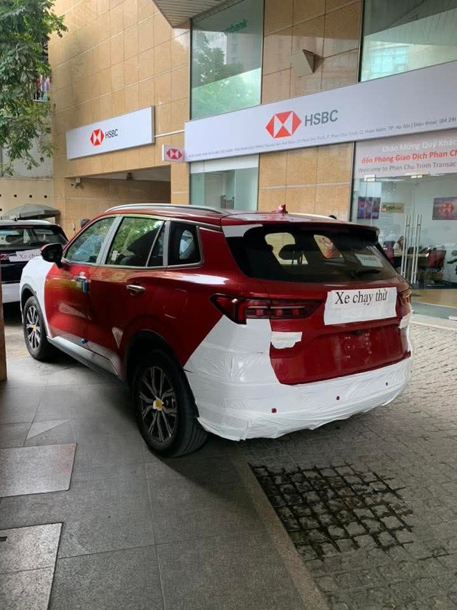 Lô xe Ford Territory 2025 đã lăn bánh trên đường phố Việt Nam, để lộ cụm đèn LED mới, mâm mới, dễ ra mắt trong thời gian gần cạnh tranh CX-5, Tucson- Ảnh 3. Lô xe Ford Territory 2025 đã lăn bánh trên đường phố Việt Nam, để lộ cụm đèn LED mới, mâm mới, dễ ra mắt trong thời gian gần cạnh tranh CX-5, Tucson- Ảnh 3.