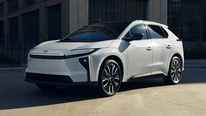 SUV điện Toyota từng về Việt Nam được nâng cấp: Đổi tên, tinh chỉnh thiết kế, mạnh tới 338 mã lực, 505km/sạc- Ảnh 3. SUV điện Toyota từng về Việt Nam được nâng cấp: Đổi tên, tinh chỉnh thiết kế, mạnh tới 338 mã lực, 505km/sạc- Ảnh 3.
