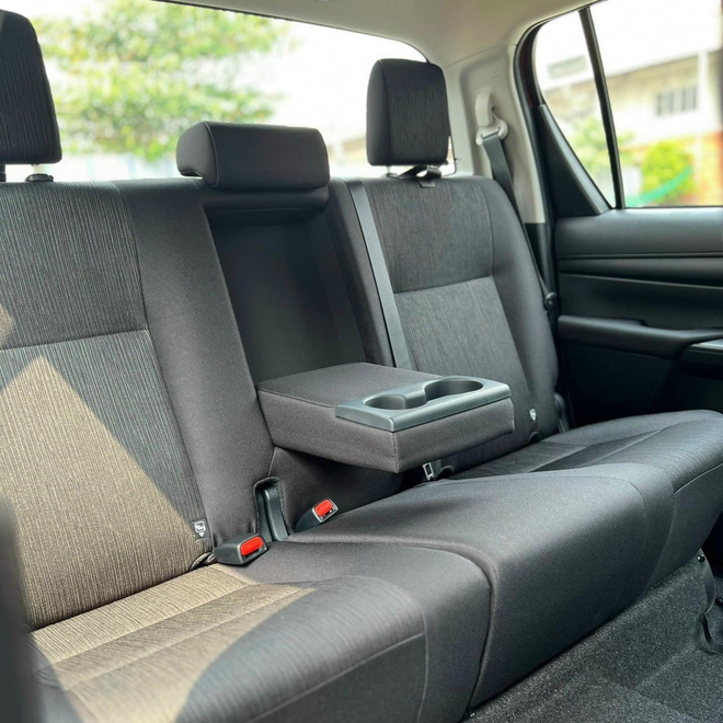 Toyota Hilux lần đầu bán hơn Mitsubishi Triton trong năm nay, vượt Ford Ranger ở một điểm- Ảnh 8. Toyota Hilux lần đầu bán hơn Mitsubishi Triton trong năm nay, vượt Ford Ranger ở một điểm- Ảnh 8.