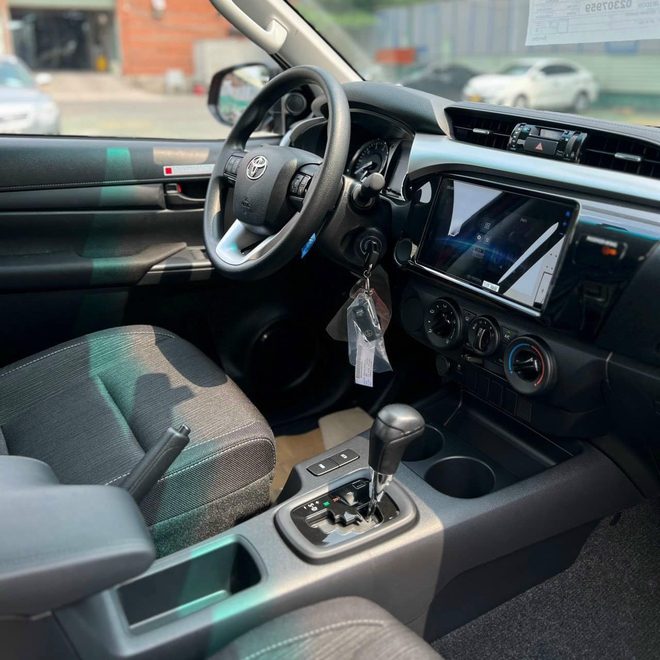 Toyota Hilux lần đầu bán hơn Mitsubishi Triton trong năm nay, vượt Ford Ranger ở một điểm- Ảnh 7. Toyota Hilux lần đầu bán hơn Mitsubishi Triton trong năm nay, vượt Ford Ranger ở một điểm- Ảnh 7.