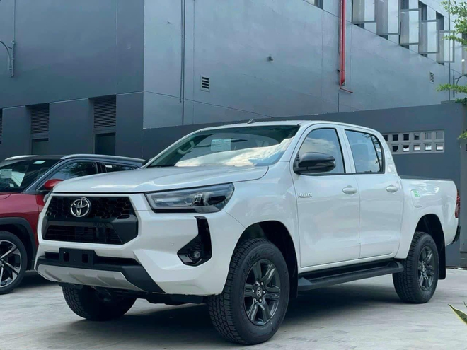 Toyota Hilux lần đầu bán hơn Mitsubishi Triton trong năm nay, vượt Ford Ranger ở một điểm- Ảnh 5. Toyota Hilux lần đầu bán hơn Mitsubishi Triton trong năm nay, vượt Ford Ranger ở một điểm- Ảnh 5.