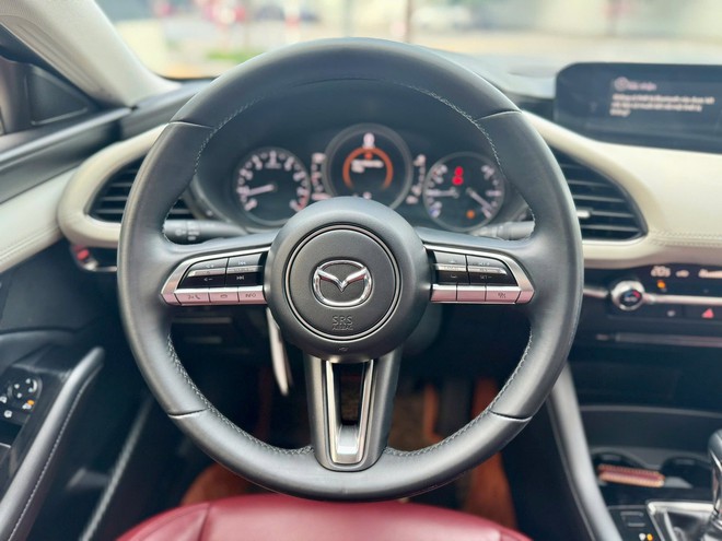 Mazda3 2020 rao bán gần 600 triệu: Gần đắt nhất thị trường, khó “đụng hàng”, chỉ có 40 chiếc toàn Việt Nam- Ảnh 9. Mazda3 2020 rao bán gần 600 triệu: Gần đắt nhất thị trường, khó “đụng hàng”, chỉ có 40 chiếc toàn Việt Nam- Ảnh 9.