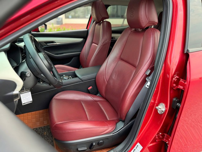 Mazda3 2020 rao bán gần 600 triệu: Gần đắt nhất thị trường, khó “đụng hàng”, chỉ có 40 chiếc toàn Việt Nam- Ảnh 10. Mazda3 2020 rao bán gần 600 triệu: Gần đắt nhất thị trường, khó “đụng hàng”, chỉ có 40 chiếc toàn Việt Nam- Ảnh 10.