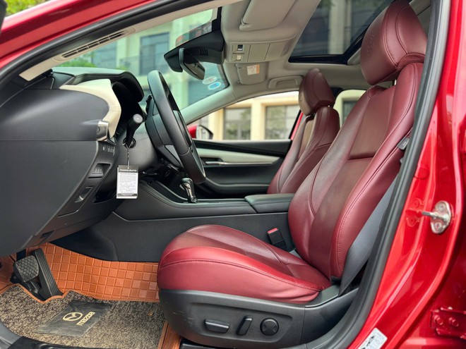 Mazda3 2020 rao bán gần 600 triệu: Gần đắt nhất thị trường, khó “đụng hàng”, chỉ có 40 chiếc toàn Việt Nam- Ảnh 11. Mazda3 2020 rao bán gần 600 triệu: Gần đắt nhất thị trường, khó “đụng hàng”, chỉ có 40 chiếc toàn Việt Nam- Ảnh 11.
