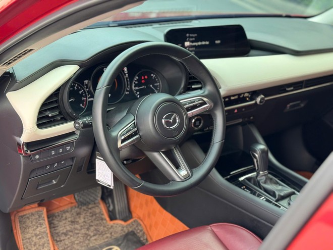 Mazda3 2020 rao bán gần 600 triệu: Gần đắt nhất thị trường, khó “đụng hàng”, chỉ có 40 chiếc toàn Việt Nam- Ảnh 8. Mazda3 2020 rao bán gần 600 triệu: Gần đắt nhất thị trường, khó “đụng hàng”, chỉ có 40 chiếc toàn Việt Nam- Ảnh 8.
