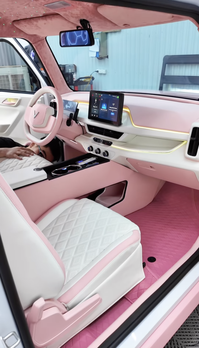 &lsquo;C&aacute; sấu ch&uacute;a&rsquo; Quỳnh Nga tậu VinFast VF 3 d&ugrave; đ&atilde; c&oacute; Mercedes C-Class, độ lại theo phong c&aacute;ch 'ngoan, xinh, y&ecirc;u' khiến CĐM trầm trồ- Ảnh 6.