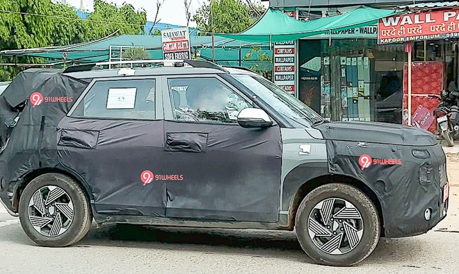 Hyundai Venue đời mới tiếp tục lộ diện trên đường: Thiết kế góc cạnh theo xu hướng Santa Fe, có ADAS cạnh tranh Raize, Sonet- Ảnh 2. Hyundai Venue đời mới tiếp tục lộ diện trên đường: Thiết kế góc cạnh theo xu hướng Santa Fe, có ADAS cạnh tranh Raize, Sonet- Ảnh 2.