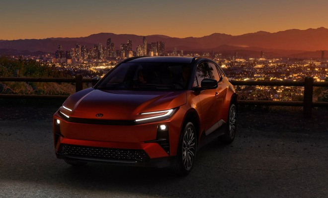 Toyota C-HR - SUV ‘chơi’ từng về Việt Nam có thêm bản điện, chạy 467km/sạc- Ảnh 5. Toyota C-HR - SUV ‘chơi’ từng về Việt Nam có thêm bản điện, chạy 467km/sạc- Ảnh 5.