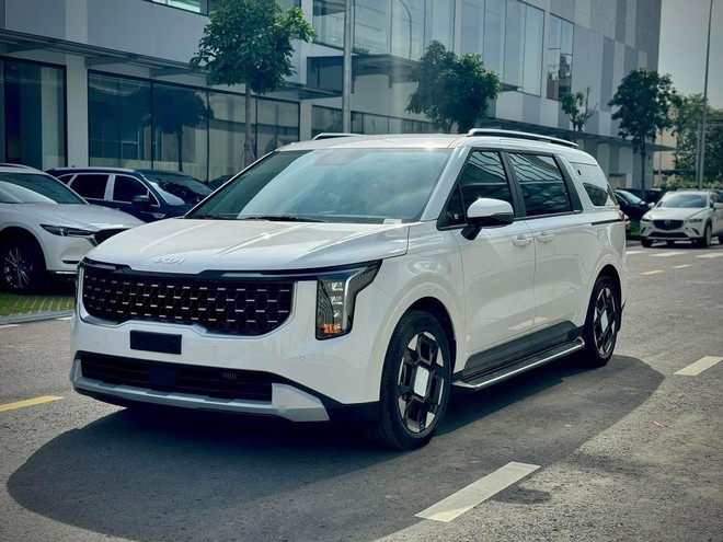 Kia Carnival máy dầu giảm tới 80 triệu: Bản tiêu chuẩn vẫn đắt hơn Custin cao nhất, nhưng con số này cho thấy người Việt mua xe không chỉ vì giá- Ảnh 6. Kia Carnival máy dầu giảm tới 80 triệu: Bản tiêu chuẩn vẫn đắt hơn Custin cao nhất, nhưng con số này cho thấy người Việt mua xe không chỉ vì giá- Ảnh 6.