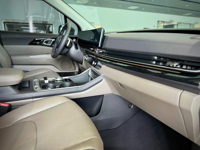 Kia Carnival máy dầu giảm tới 80 triệu: Bản tiêu chuẩn vẫn đắt hơn Custin cao nhất, nhưng con số này cho thấy người Việt mua xe không chỉ vì giá- Ảnh 10. Kia Carnival máy dầu giảm tới 80 triệu: Bản tiêu chuẩn vẫn đắt hơn Custin cao nhất, nhưng con số này cho thấy người Việt mua xe không chỉ vì giá- Ảnh 10.