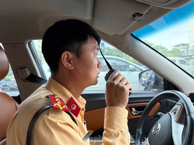 CSGT Hà Nội dùng camera chuyên dụng ghi hình xử lý loạt xe khách vi phạm- Ảnh 6. CSGT Hà Nội dùng camera chuyên dụng ghi hình xử lý loạt xe khách vi phạm- Ảnh 6.