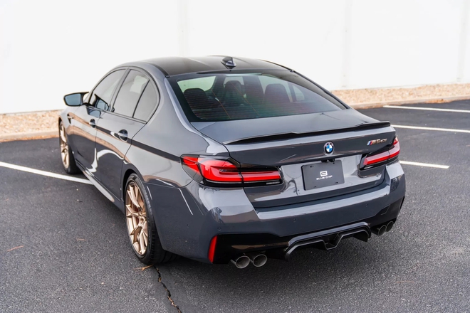 Chiếc BMW M5 2022 này bán lại đắt hơn mua mới 1,35 tỷ đồng: Odo chưa đến 190km, nội ngoại thất mới tinh, da ghế chưa kịp nhăn- Ảnh 7.