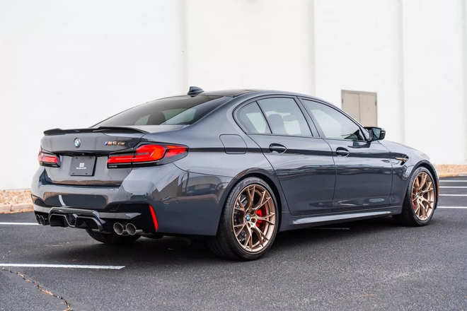 Chiếc BMW M5 2022 này bán lại đắt hơn mua mới 1,35 tỷ đồng: Odo chưa đến 190km, nội ngoại thất mới tinh, da ghế chưa kịp nhăn- Ảnh 3. Chiếc BMW M5 2022 này bán lại đắt hơn mua mới 1,35 tỷ đồng: Odo chưa đến 190km, nội ngoại thất mới tinh, da ghế chưa kịp nhăn- Ảnh 3.