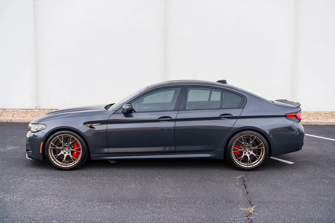 Chiếc BMW M5 2022 này bán lại đắt hơn mua mới 1,35 tỷ đồng: Odo chưa đến 190km, nội ngoại thất mới tinh, da ghế chưa kịp nhăn- Ảnh 6.