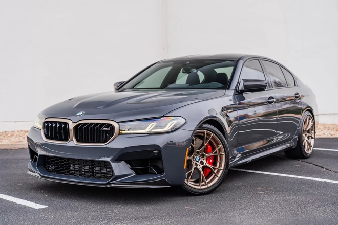 Chiếc BMW M5 2022 này bán lại đắt hơn mua mới 1,35 tỷ đồng: Odo chưa đến 190km, nội ngoại thất mới tinh, da ghế chưa kịp nhăn- Ảnh 2. Chiếc BMW M5 2022 này bán lại đắt hơn mua mới 1,35 tỷ đồng: Odo chưa đến 190km, nội ngoại thất mới tinh, da ghế chưa kịp nhăn- Ảnh 2.