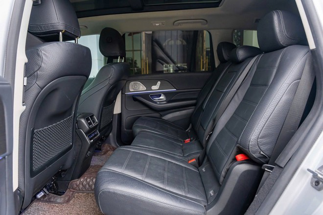 Chiếc xe trông giống Mercedes-Maybach GLS 600 này có giá bán lại gần 3,8 tỷ đồng: Chủ cũ độ nhiều chi tiết nhưng chừa lại nội thất 'zin'- Ảnh 12. Chiếc xe trông giống Mercedes-Maybach GLS 600 này có giá bán lại gần 3,8 tỷ đồng: Chủ cũ độ nhiều chi tiết nhưng chừa lại nội thất 'zin'- Ảnh 12.