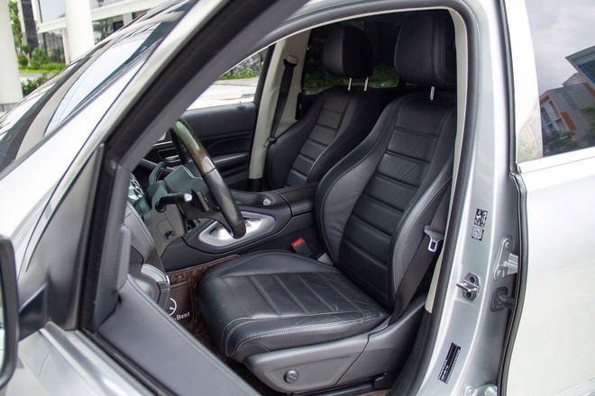 Chiếc xe trông giống Mercedes-Maybach GLS 600 này có giá bán lại gần 3,8 tỷ đồng: Chủ cũ độ nhiều chi tiết nhưng chừa lại nội thất 'zin'- Ảnh 10. Chiếc xe trông giống Mercedes-Maybach GLS 600 này có giá bán lại gần 3,8 tỷ đồng: Chủ cũ độ nhiều chi tiết nhưng chừa lại nội thất 'zin'- Ảnh 10.