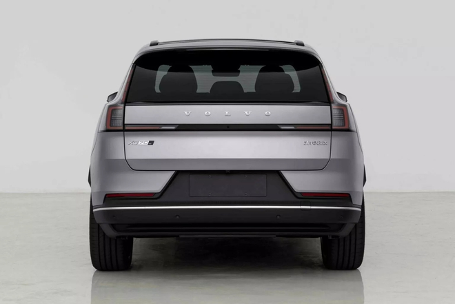 Ảnh thực tế Volvo XC70 vừa ‘hồi sinh’: Nhìn như xe điện nhưng là PHEV, mâm khủng 21 inch, về Việt Nam dễ tranh khách của ‘đàn em’ XC60- Ảnh 3. Ảnh thực tế Volvo XC70 vừa ‘hồi sinh’: Nhìn như xe điện nhưng là PHEV, mâm khủng 21 inch, về Việt Nam dễ tranh khách của ‘đàn em’ XC60- Ảnh 3.
