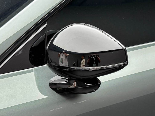 Ảnh thực tế Volvo XC70 vừa ‘hồi sinh’: Nhìn như xe điện nhưng là PHEV, mâm khủng 21 inch, về Việt Nam dễ tranh khách của ‘đàn em’ XC60- Ảnh 14. Ảnh thực tế Volvo XC70 vừa ‘hồi sinh’: Nhìn như xe điện nhưng là PHEV, mâm khủng 21 inch, về Việt Nam dễ tranh khách của ‘đàn em’ XC60- Ảnh 14.