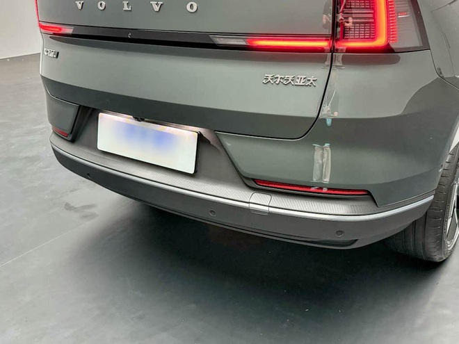 Ảnh thực tế Volvo XC70 vừa ‘hồi sinh’: Nhìn như xe điện nhưng là PHEV, mâm khủng 21 inch, về Việt Nam dễ tranh khách của ‘đàn em’ XC60- Ảnh 12. Ảnh thực tế Volvo XC70 vừa ‘hồi sinh’: Nhìn như xe điện nhưng là PHEV, mâm khủng 21 inch, về Việt Nam dễ tranh khách của ‘đàn em’ XC60- Ảnh 12.