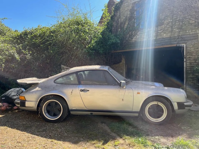 Porsche 911 bị bỏ xó 14 năm được dân chơi trả giá gấp 3 lần ước tính ban đầu nhờ 2 yếu tố- Ảnh 4. Porsche 911 bị bỏ xó 14 năm được dân chơi trả giá gấp 3 lần ước tính ban đầu nhờ 2 yếu tố- Ảnh 4.