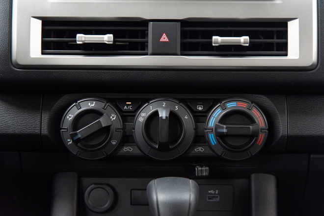Đem Mitsubishi Triton và Toyota Hilux bản ‘base’ AT đi ‘cày’ xem xe nào hợp dân công trình hơn: Chở tốt, lái ổn thì đánh đổi bớt công nghệ- Ảnh 22. Đem Mitsubishi Triton và Toyota Hilux bản ‘base’ AT đi ‘cày’ xem xe nào hợp dân công trình hơn: Chở tốt, lái ổn thì đánh đổi bớt công nghệ- Ảnh 22.