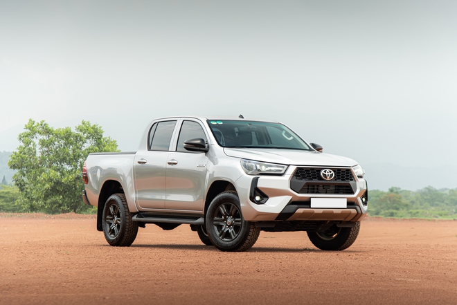 Đem Mitsubishi Triton và Toyota Hilux bản ‘base’ AT đi ‘cày’ xem xe nào hợp dân công trình hơn: Chở tốt, lái ổn thì đánh đổi bớt công nghệ- Ảnh 5. Đem Mitsubishi Triton và Toyota Hilux bản ‘base’ AT đi ‘cày’ xem xe nào hợp dân công trình hơn: Chở tốt, lái ổn thì đánh đổi bớt công nghệ- Ảnh 5.