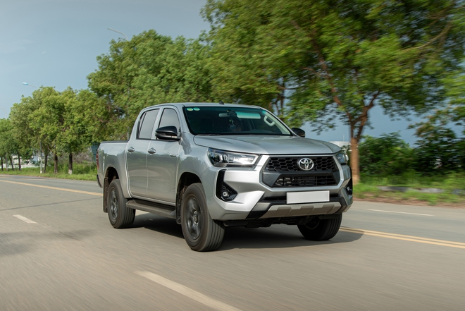 Đem Mitsubishi Triton và Toyota Hilux bản ‘base’ AT đi ‘cày’ xem xe nào hợp dân công trình hơn: Chở tốt, lái ổn thì đánh đổi bớt công nghệ- Ảnh 35. Đem Mitsubishi Triton và Toyota Hilux bản ‘base’ AT đi ‘cày’ xem xe nào hợp dân công trình hơn: Chở tốt, lái ổn thì đánh đổi bớt công nghệ- Ảnh 35.