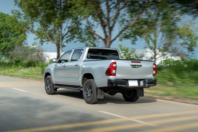 Đem Mitsubishi Triton và Toyota Hilux bản ‘base’ AT đi ‘cày’ xem xe nào hợp dân công trình hơn: Chở tốt, lái ổn thì đánh đổi bớt công nghệ- Ảnh 33. Đem Mitsubishi Triton và Toyota Hilux bản ‘base’ AT đi ‘cày’ xem xe nào hợp dân công trình hơn: Chở tốt, lái ổn thì đánh đổi bớt công nghệ- Ảnh 33.