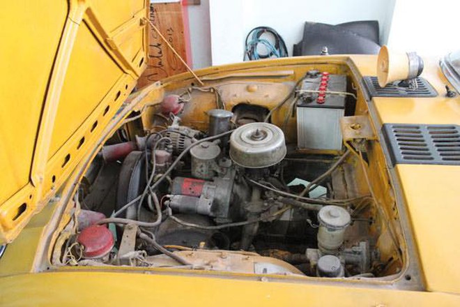 Chiếc Toyota Sports 800 từng gắn bó với danh ca Chế Linh rao bán gần 1,3 tỷ đồng dù không còn nguyên vẹn, dân mạng hoài nghi 'Giá này ai sẽ mua'- Ảnh 4. Chiếc Toyota Sports 800 từng gắn bó với danh ca Chế Linh rao bán gần 1,3 tỷ đồng dù không còn nguyên vẹn, dân mạng hoài nghi 'Giá này ai sẽ mua'- Ảnh 4.