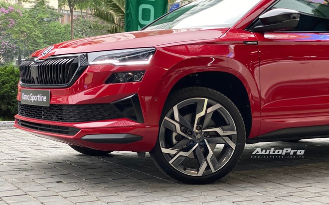 Skoda Karoq 2025 ra mắt Việt Nam: Giá từ hơn 1 tỷ đồng, có bản thể thao, thêm ADAS và nhiều công nghệ khác cạnh tranh CX-5- Ảnh 12. Skoda Karoq 2025 ra mắt Việt Nam: Giá từ hơn 1 tỷ đồng, có bản thể thao, thêm ADAS và nhiều công nghệ khác cạnh tranh CX-5- Ảnh 12.
