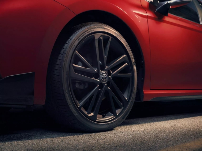 Toyota Camry 2026 bổ sung phiên bản bóng đêm huyền bí: 'Xe doanh nhân' nay cá tính hơn từ ngoài vào trong, động cơ không đổi- Ảnh 5. Toyota Camry 2026 bổ sung phiên bản bóng đêm huyền bí: 'Xe doanh nhân' nay cá tính hơn từ ngoài vào trong, động cơ không đổi- Ảnh 5.