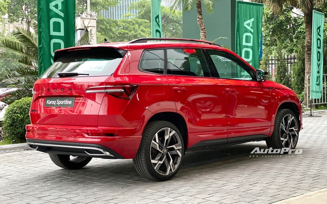 Chọn Skoda Karoq hay Honda CR-V cùng giá khoảng 1,1 tỷ đồng, bảng này sẽ giúp bạn thấy rõ sự khác biệt về kích thước, công nghệ- Ảnh 3. Chọn Skoda Karoq hay Honda CR-V cùng giá khoảng 1,1 tỷ đồng, bảng này sẽ giúp bạn thấy rõ sự khác biệt về kích thước, công nghệ- Ảnh 3.