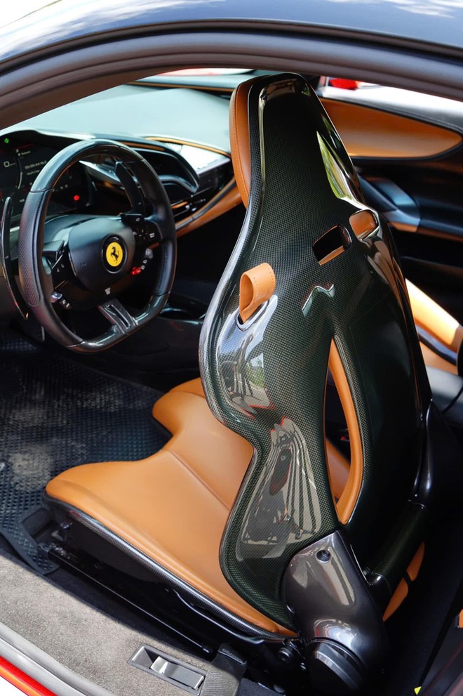 Ferrari SF90 Stradale từng của chồng cũ Lệ Quyên lại được rao bán: Giá trên 20 tỷ đồng, đủ mua 2 chiếc G63, mới chạy 8.000km sau 3 năm về nước- Ảnh 8. Ferrari SF90 Stradale từng của chồng cũ Lệ Quyên lại được rao bán: Giá trên 20 tỷ đồng, đủ mua 2 chiếc G63, mới chạy 8.000km sau 3 năm về nước- Ảnh 8.