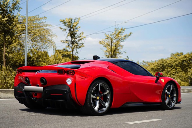 Ferrari SF90 Stradale từng của chồng cũ Lệ Quyên lại được rao bán: Giá trên 20 tỷ đồng, đủ mua 2 chiếc G63, mới chạy 8.000km sau 3 năm về nước- Ảnh 4. Ferrari SF90 Stradale từng của chồng cũ Lệ Quyên lại được rao bán: Giá trên 20 tỷ đồng, đủ mua 2 chiếc G63, mới chạy 8.000km sau 3 năm về nước- Ảnh 4.