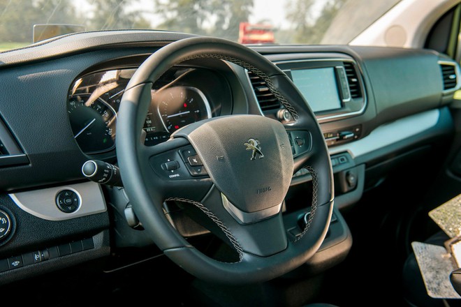 Ngày này năm xưa: Peugeot Traveller ra mắt Việt Nam, 6 năm không nâng cấp, không nổi bật, khó cạnh tranh- Ảnh 4. Ngày này năm xưa: Peugeot Traveller ra mắt Việt Nam, 6 năm không nâng cấp, không nổi bật, khó cạnh tranh- Ảnh 4.