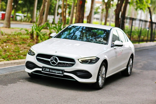 Mercedes-Benz C-Class nâng cấp tại Việt Nam: Thêm HUD, sưởi và một số tiện nghi khác, giá không đổi làm khó 3 Series- Ảnh 4. Mercedes-Benz C-Class nâng cấp tại Việt Nam: Thêm HUD, sưởi và một số tiện nghi khác, giá không đổi làm khó 3 Series- Ảnh 4.