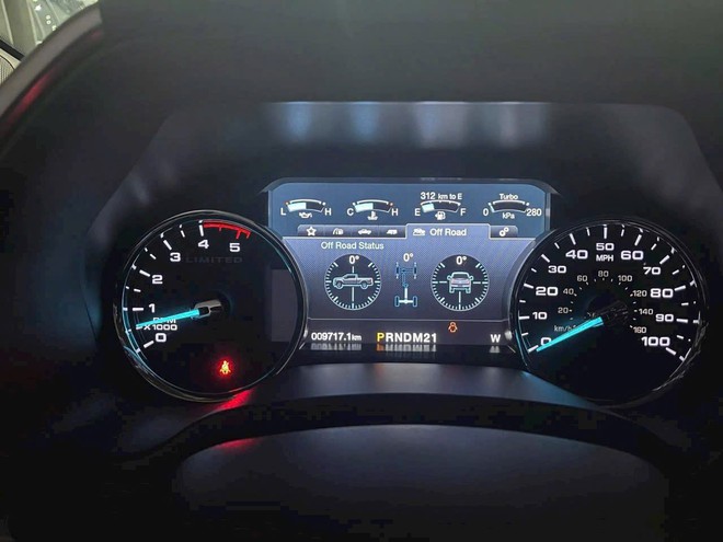 Ford F-350 Super Duty độc nhất Việt Nam 'mất giá' hơn 400 triệu đồng sau gần 1,5 năm: Đắt gấp 3 Ranger Raptor 'đập hộp', tiện nghi như xe sang- Ảnh 6. Ford F-350 Super Duty độc nhất Việt Nam 'mất giá' hơn 400 triệu đồng sau gần 1,5 năm: Đắt gấp 3 Ranger Raptor 'đập hộp', tiện nghi như xe sang- Ảnh 6.