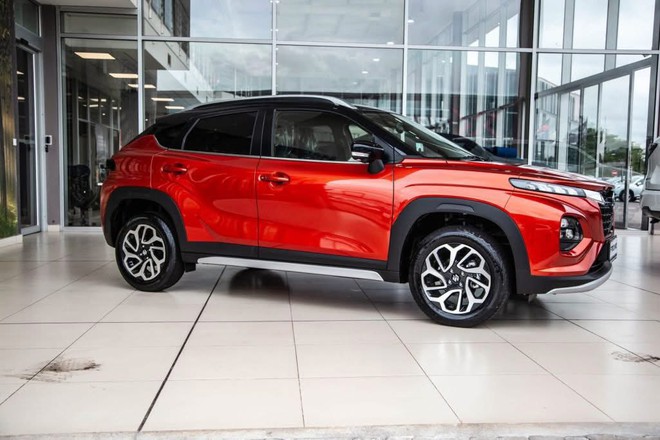 Suzuki Fronx bán tại Việt Nam mà trang bị thế này thì làm khó Raize, Sonet: Có HUD, camera 360, hybrid, nhiều tính năng ADAS độc nhất phân khúc- Ảnh 3. Suzuki Fronx bán tại Việt Nam mà trang bị thế này thì làm khó Raize, Sonet: Có HUD, camera 360, hybrid, nhiều tính năng ADAS độc nhất phân khúc- Ảnh 3.