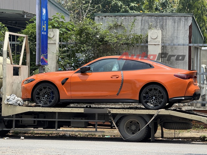 BMW M3, M4 đời mới chính hãng đầu tiên về Việt Nam: Mạnh hơn 500hp, màu cực nổi, riêng option đã tới 1,4 tỷ đồng- Ảnh 3. BMW M3, M4 đời mới chính hãng đầu tiên về Việt Nam: Mạnh hơn 500hp, màu cực nổi, riêng option đã tới 1,4 tỷ đồng- Ảnh 3.