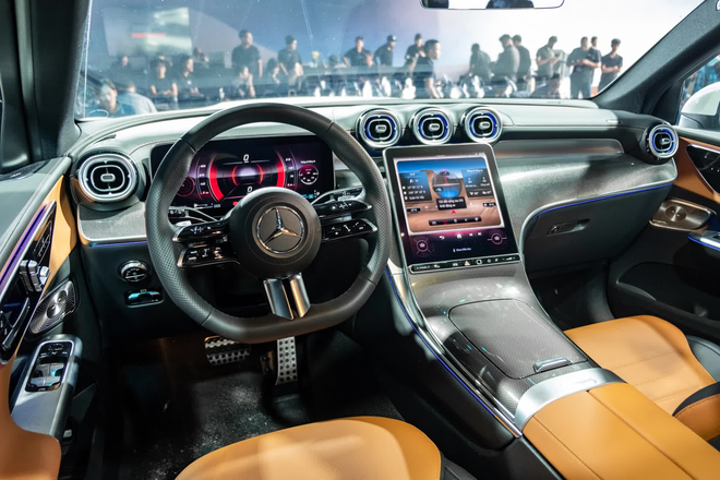 Ngày này năm xưa: Tròn 2 năm Mercedes-Benz GLC thế hệ thứ hai ra mắt Việt Nam, giá tăng đáng kể nhưng vẫn duy trì sức hút- Ảnh 5. Ngày này năm xưa: Tròn 2 năm Mercedes-Benz GLC thế hệ thứ hai ra mắt Việt Nam, giá tăng đáng kể nhưng vẫn duy trì sức hút- Ảnh 5.