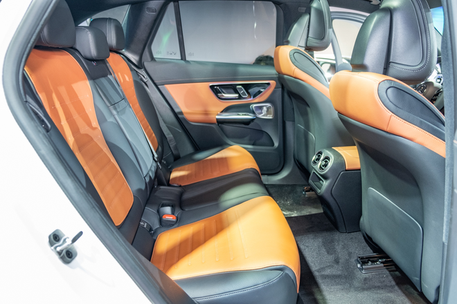 Ngày này năm xưa: Tròn 2 năm Mercedes-Benz GLC thế hệ thứ hai ra mắt Việt Nam, giá tăng đáng kể nhưng vẫn duy trì sức hút- Ảnh 6. Ngày này năm xưa: Tròn 2 năm Mercedes-Benz GLC thế hệ thứ hai ra mắt Việt Nam, giá tăng đáng kể nhưng vẫn duy trì sức hút- Ảnh 6.