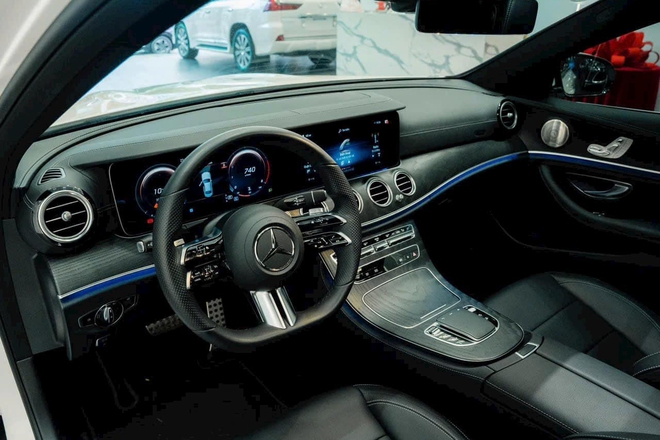 Mercedes-Benz E-Class 'dọn kho' giảm giá còn hơn 1,7 tỷ đồng tại đại lý: Ngang giá lăn bánh Camry, chờ đời mới ra mắt đấu 5 Series- Ảnh 6. Mercedes-Benz E-Class 'dọn kho' giảm giá còn hơn 1,7 tỷ đồng tại đại lý: Ngang giá lăn bánh Camry, chờ đời mới ra mắt đấu 5 Series- Ảnh 6.