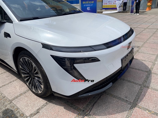 Nissan N7 lần đầu xuất hiện tại Việt Nam: Động cơ điện mạnh 215-268 mã lực, là xe trưng bày, xe hạng D nhưng giá quy đổi ngang Vios- Ảnh 5. Nissan N7 lần đầu xuất hiện tại Việt Nam: Động cơ điện mạnh 215-268 mã lực, là xe trưng bày, xe hạng D nhưng giá quy đổi ngang Vios- Ảnh 5.