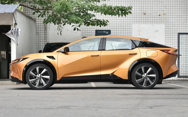 SUV Toyota mới đẹp long lanh này có giá quy đổi từ 470 triệu đồng, rẻ hơn cả Corolla cũ: Có ADAS, màn khủng, chạy 630km/sạc- Ảnh 5. SUV Toyota mới đẹp long lanh này có giá quy đổi từ 470 triệu đồng, rẻ hơn cả Corolla cũ: Có ADAS, màn khủng, chạy 630km/sạc- Ảnh 5.