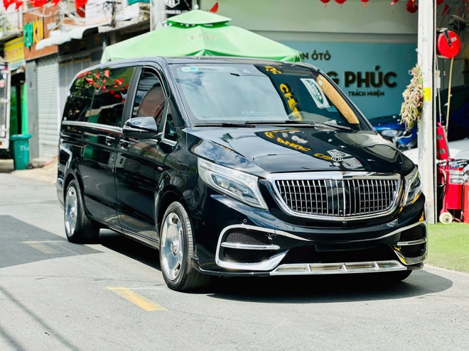 Rao Mercedes-Benz V-Class giá 1,2 tỷ đồng, người bán cho biết riêng tiền độ đã gần 1 tỷ với TV, két sắt, tủ lạnh, ghế 'chủ tịch' kiểu Maybach- Ảnh 2. Rao Mercedes-Benz V-Class giá 1,2 tỷ đồng, người bán cho biết riêng tiền độ đã gần 1 tỷ với TV, két sắt, tủ lạnh, ghế 'chủ tịch' kiểu Maybach- Ảnh 2.