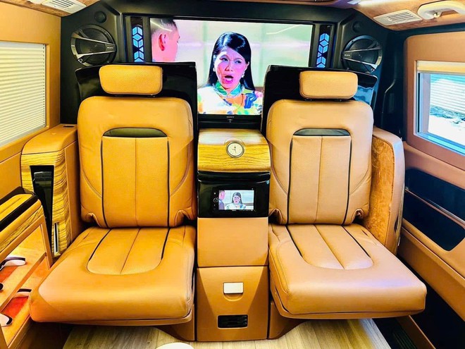 Rao Mercedes-Benz V-Class giá 1,2 tỷ đồng, người bán cho biết riêng tiền độ đã gần 1 tỷ với TV, két sắt, tủ lạnh, ghế 'chủ tịch' kiểu Maybach- Ảnh 13. Rao Mercedes-Benz V-Class giá 1,2 tỷ đồng, người bán cho biết riêng tiền độ đã gần 1 tỷ với TV, két sắt, tủ lạnh, ghế 'chủ tịch' kiểu Maybach- Ảnh 13.