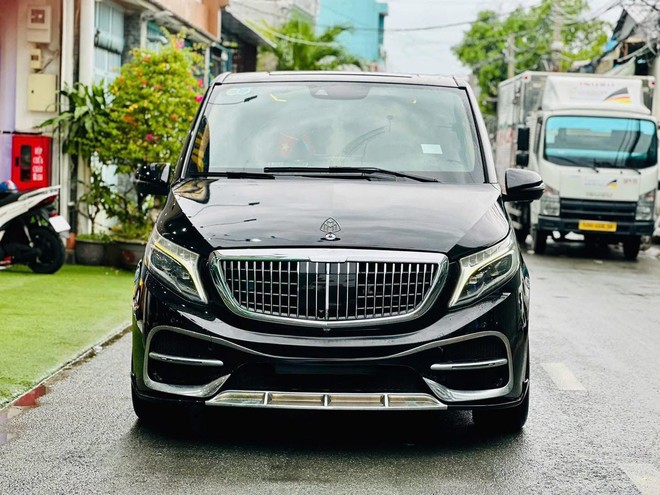 Rao Mercedes-Benz V-Class giá 1,2 tỷ đồng, người bán cho biết riêng tiền độ đã gần 1 tỷ với TV, két sắt, tủ lạnh, ghế 'chủ tịch' kiểu Maybach- Ảnh 5. Rao Mercedes-Benz V-Class giá 1,2 tỷ đồng, người bán cho biết riêng tiền độ đã gần 1 tỷ với TV, két sắt, tủ lạnh, ghế 'chủ tịch' kiểu Maybach- Ảnh 5.